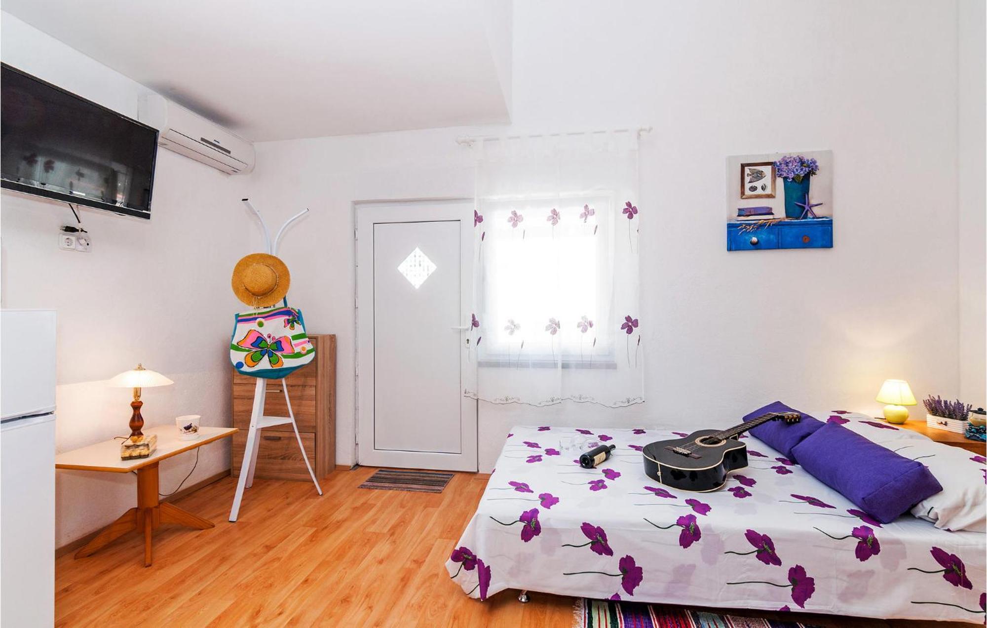 Nice Apartment In Vinjerac With Kitchen Eksteriør billede