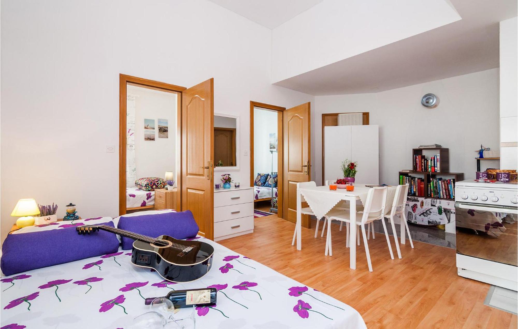Nice Apartment In Vinjerac With Kitchen Eksteriør billede